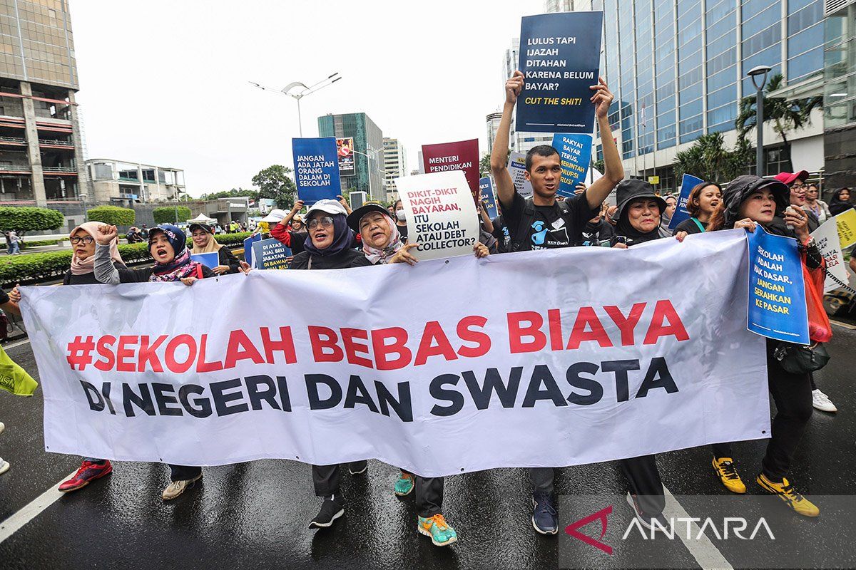 Pemprov DKI harus prioritaskan acara sekolah gratis